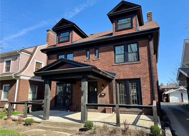 Property at 1247 11th St NW, Canton, OH 44703, 5 beds, 3.5 baths