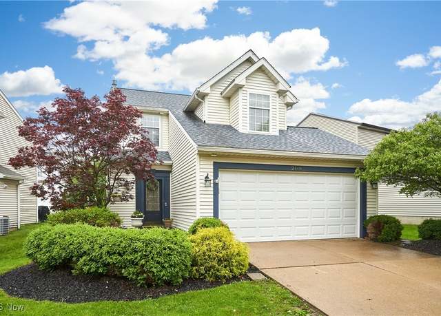 Property at 2169 Stonehenge Cir, Akron, OH 44319, 3 beds, 2.5 baths