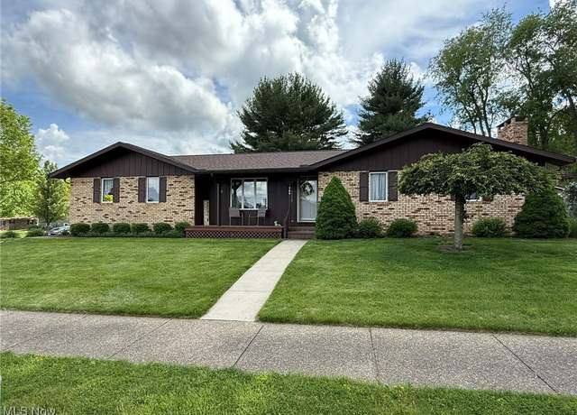 Property at 506 Lockport Ave SW, New Philadelphia, OH 44663, 4 beds, 3 baths