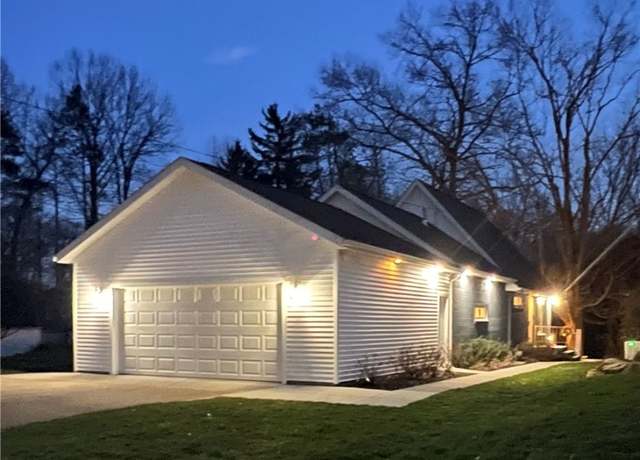 Property at 126 Spruce Dr NW, North Canton, OH 44720, 2 beds, 2.5 baths
