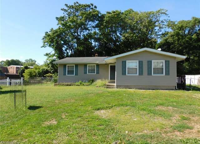 Property at 1808 W 19th St, Ashtabula, OH 44004, 3 beds, 2 baths