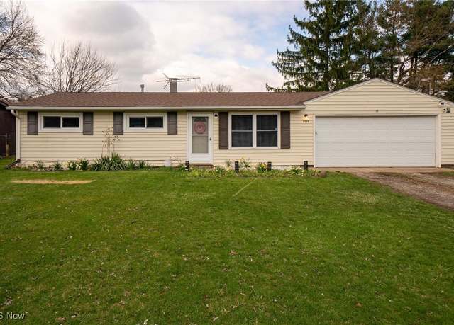 Property at 3079 Polly Rd, Ravenna, OH 44266, 3 beds, 1 bath