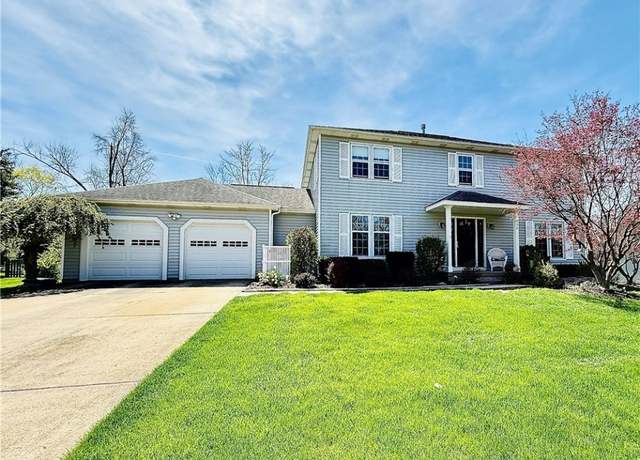Property at 136 Sunset Dr, Hudson, OH 44236, 4 beds, 2.5 baths