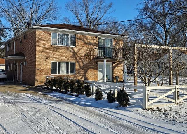 Property at 7120 Glendale Ave, Youngstown, OH 44512, 6 beds, 2.5 baths