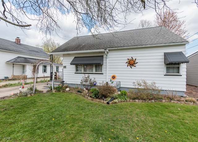 Property at 294 West St, Berea, OH 44017, 3 beds, 1.5 baths