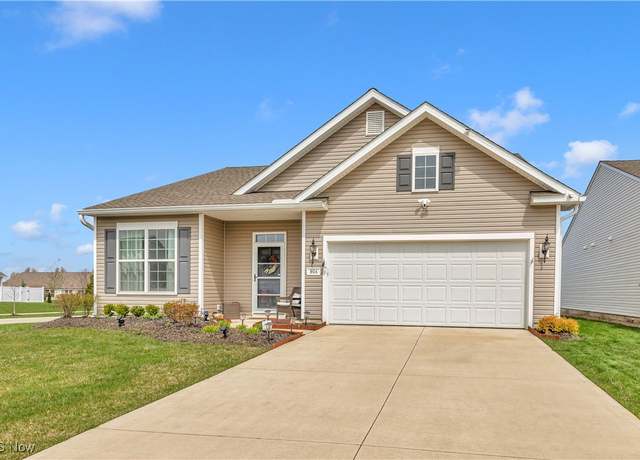 Property at 806 Cedar Crest Dr, Elyria, OH 44035, 2 beds, 2 baths