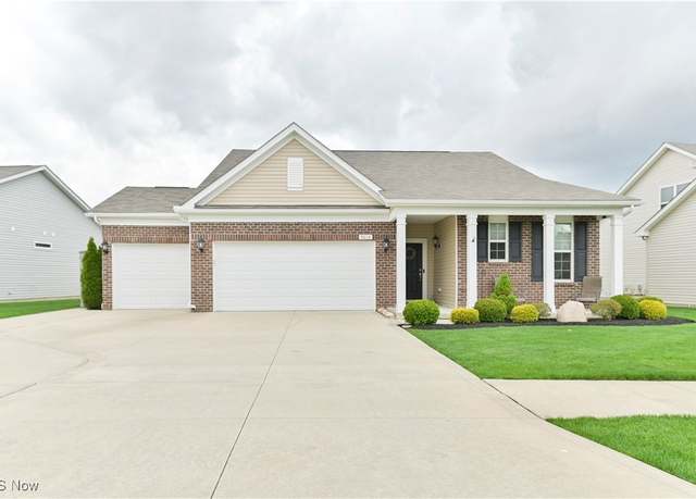 Property at 8016 Cotswold Dr, Mentor, OH 44060, 2 beds, 2 baths