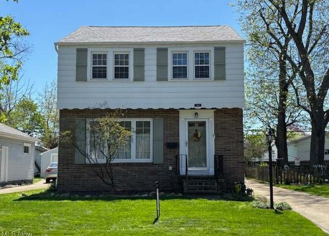 Property at 440 Wayne Ave, Akron, OH 44301, 3 beds, 2 baths