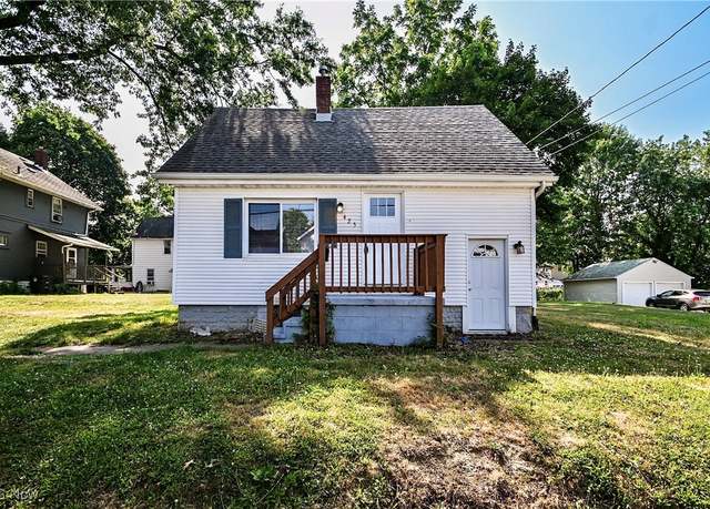 Property at 425 Cole Ave, Akron, OH 44301, 2 beds, 1 bath