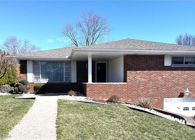 Property at 308 Frostview Dr, Wintersville, OH 43953, 3 beds, 2 baths