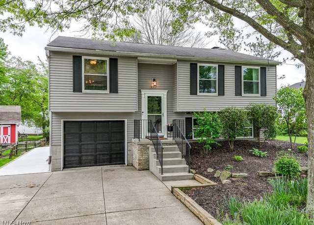 Property at 5511 Young Rd, Stow, OH 44224, 3 beds, 2.5 baths