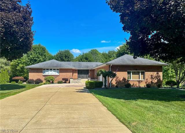 Property at 365 Sunset Dr, Brookfield, OH 44403, 3 beds, 2 baths
