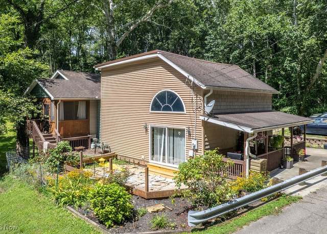 Property at 645 Pearl Street Ext, Marietta, OH 45750, 4 beds, 3.5 baths