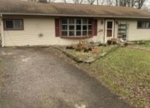 Property at 2476 Amberly Dr, Youngstown, OH 44511, 3 beds, 1 bath