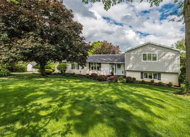 Property at 432 Avon Ave SW, New Philadelphia, OH 44663, 4 beds, 3 baths