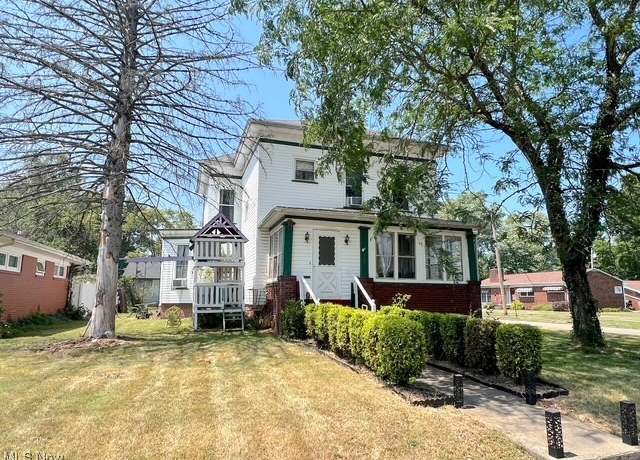 Property at 934 Parrish St, Uhrichsville, OH 44683, 4 beds, 2 baths