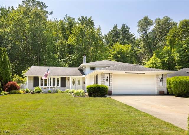 Property at 27933 Edgepark Blvd, North Olmsted, OH 44070, 4 beds, 2.5 baths