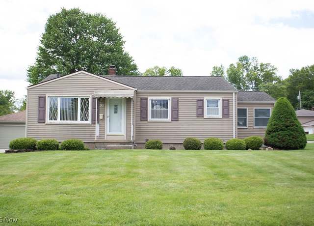 Property at 430 W Harvey St, Struthers, OH 44471, 3 beds, 1 bath