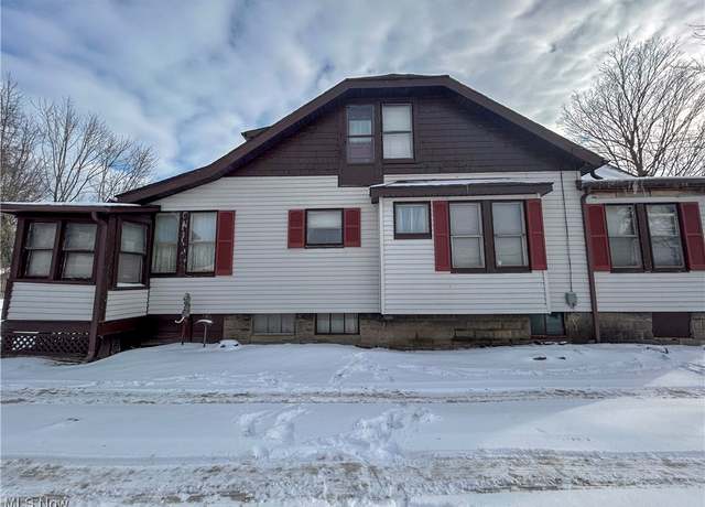 Property at 8703 E Market St, Warren, OH 44484, 4 beds, 2 baths