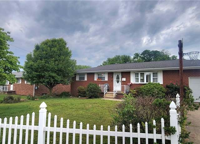 Property at 2126 Mctaggart St, Belpre, OH 45714, 3 beds, 2 baths