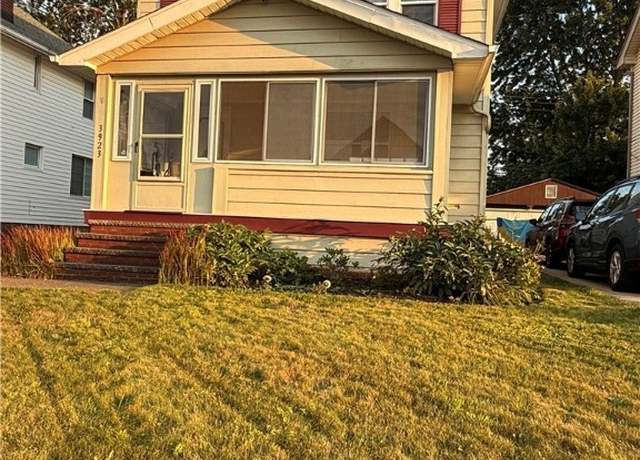 Property at 3923 Maplecrest Ave, Parma, OH 44134, 3 beds, 1 bath