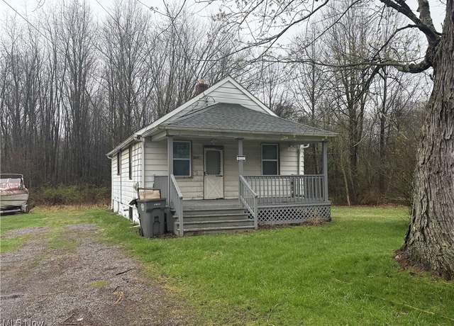 Property at 2411 Bott St, Youngstown, OH 44505, 2 beds, 1 bath