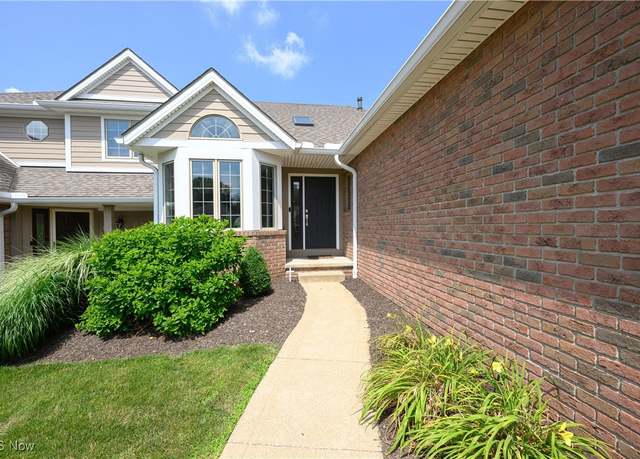 Property at 6263 Doral Dr NW, Canton, OH 44718, 2 beds, 2 baths