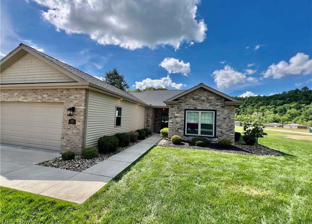 Property at 261 Valley View Dr, Weirton, WV 26062, 2 beds, 2 baths