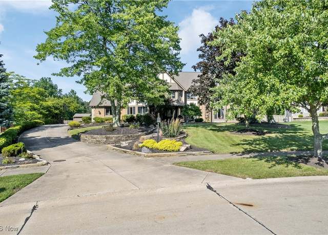 Property at 6560 Queens Way, North Royalton, OH 44133, 5 beds, 4 baths