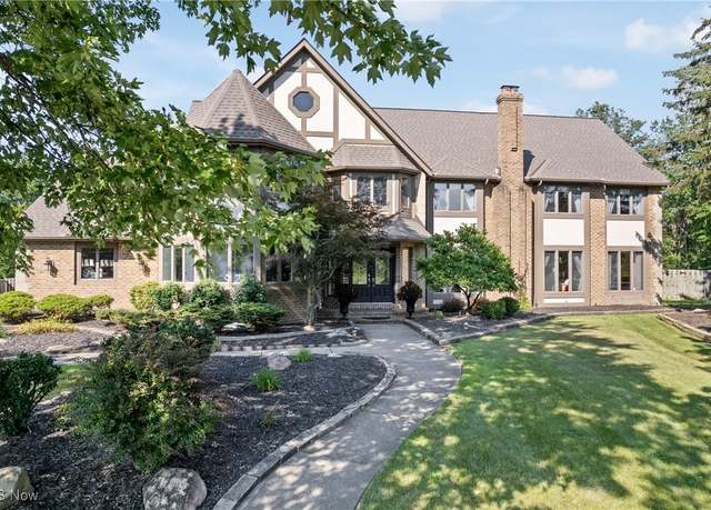 Property at 6560 Queens Way, North Royalton, OH 44133, 5 beds, 4 baths