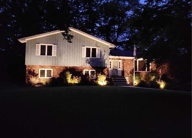 Property at 6715 Westview Dr, Brecksville, OH 44141, 4 beds, 2.5 baths