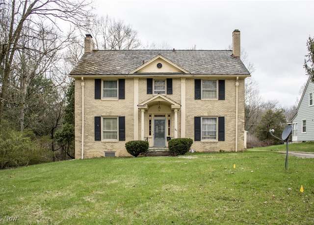 Property at 3214 Neosho Rd, Youngstown, OH 44511, 4 beds, 3 baths