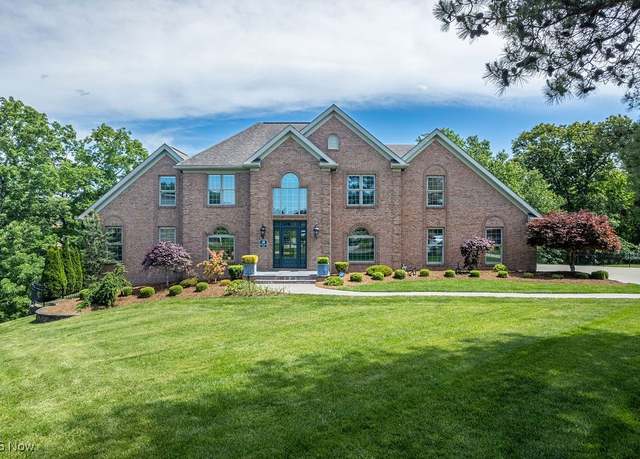 Property at 48 S Hills Pl, Parkersburg, WV 26101, 4 beds, 4.5 baths