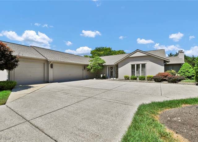 Property at 21490 Meadows Edge Ln, Strongsville, OH 44149, 3 beds, 2.5 baths