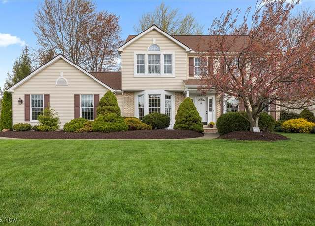 Property at 19874 Echo Dr, Strongsville, OH 44149, 4 beds, 2.5 baths