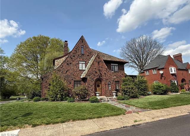 Property at 1721 Hamilton Pl, Steubenville, OH 43952, 4 beds, 4 baths