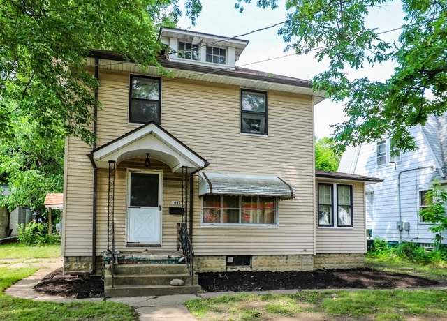 Property at 1032 W Main St, Ravenna, OH 44266, 2 beds, 1.5 baths
