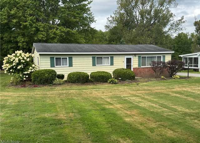 Property at 8810 Auburn Rd, Chardon, OH 44024, 3 beds, 1 bath