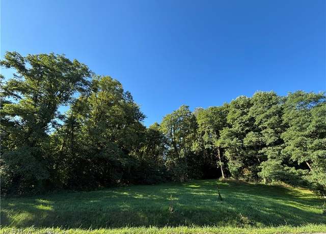 Property at 4872 Autumn Leaves Dr, Akron, OH 44333