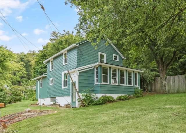 Property at 733 Critchfield St, Millersburg, OH 44654, 3 beds, 2 baths
