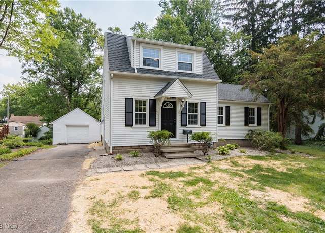 Property at 2067 27th St, Cuyahoga Falls, OH 44223, 3 beds, 2.5 baths