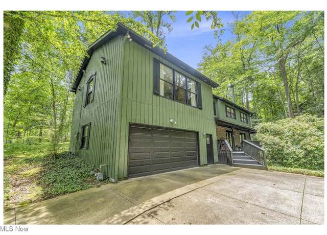 Property at 820 Old Spring Rd, Copley, OH 44321, 3 beds, 3.5 baths