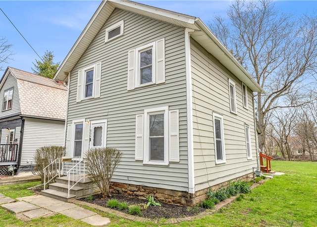 Property at 804 East Ave, Elyria, OH 44035, 3 beds, 1.5 baths