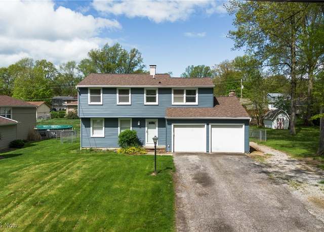 Property at 2332 Birch Trace Dr, Austintown, OH 44515, 4 beds, 1.5 baths