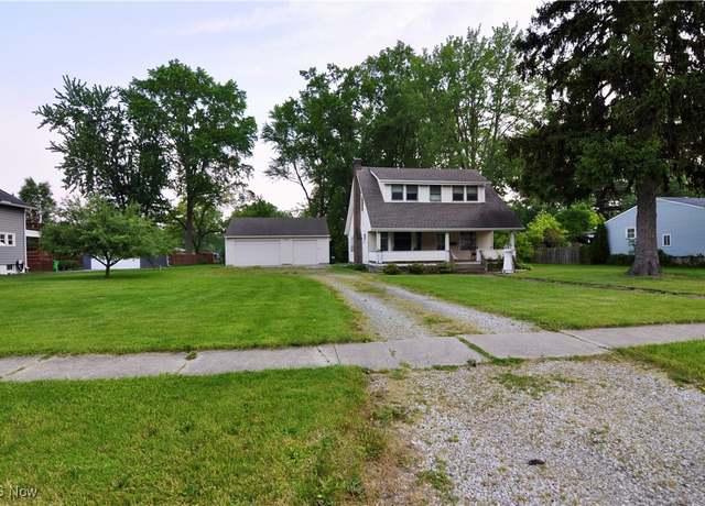 Property at 180 West St, Berea, OH 44017, 3 beds, 1.5 baths