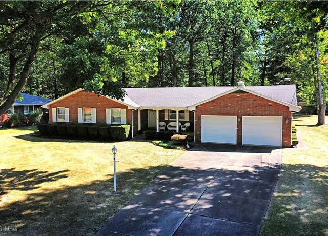 Property at 7645 E Parkside Dr, Youngstown, OH 44512, 3 beds, 2.5 baths