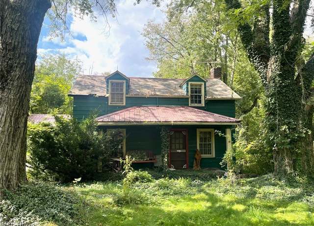 Property at 2807 Columbus Rd NE, Canton, OH 44705, 3 beds, 1 bath
