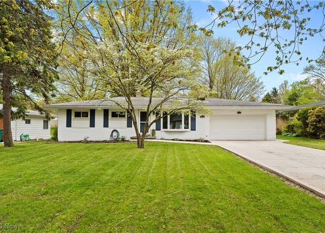 Property at 718 Starlight Dr, Seven Hills, OH 44131, 3 beds, 2.5 baths