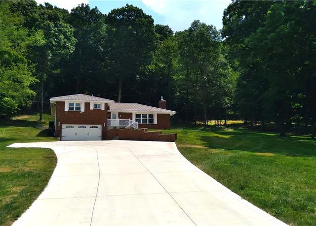 Property at 5203 Woodruff St NW, Dover, OH 44622, 3 beds, 2 baths