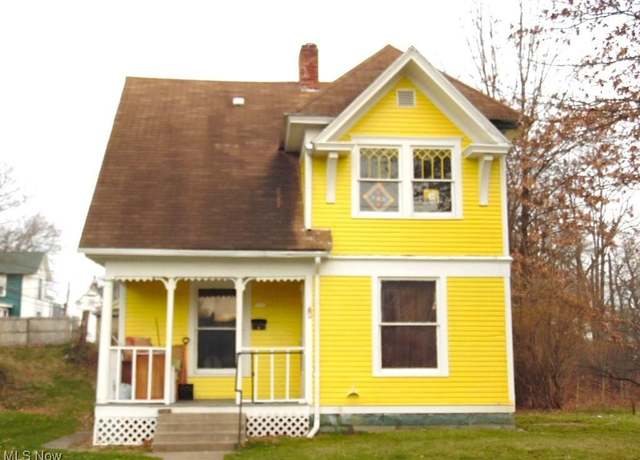 Property at 440 S 3rd St, Coshocton, OH 43812, 3 beds, 1.5 baths